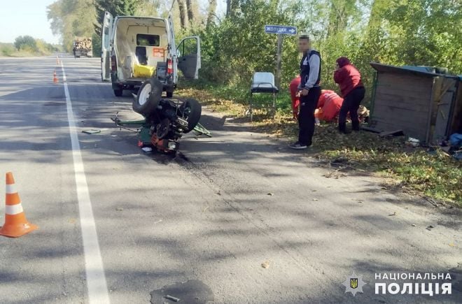 Поблизу села Новичі вантажівка наїхала на мотоблок