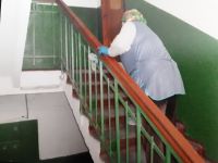 Комунальники проводять дезінфекцію під'їздів багатоквартирних будинків