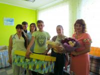 У Шепетівці вручили перший бейбі-бокс