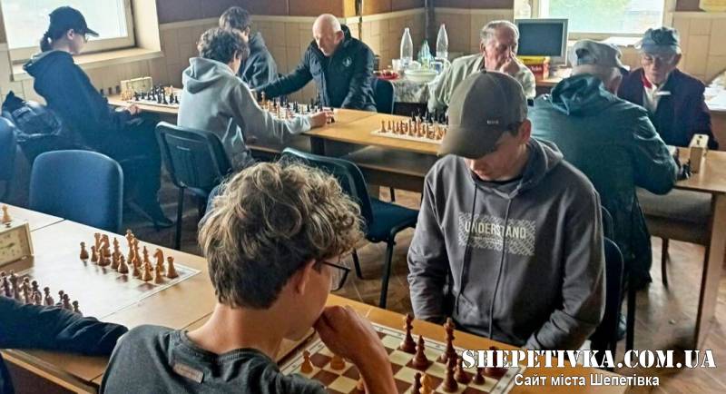 У Шепетівці відбувся чемпіонат громади зі швидких шахів серед ветеранів та молоді