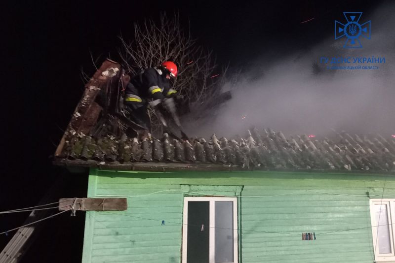 За добу на Шепетівщині тричі гасили пожежу у житлових будинках