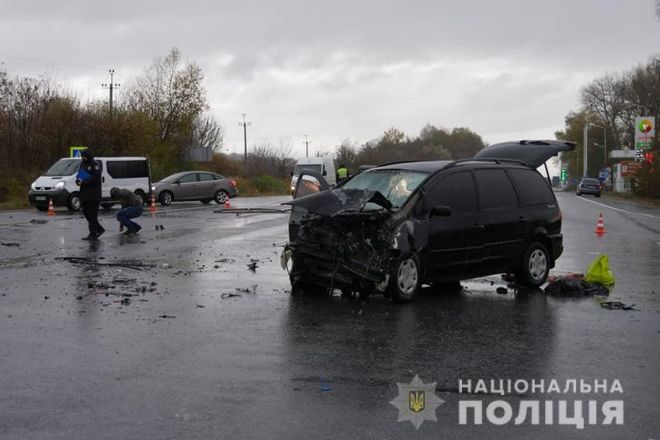 Шепетівчанин та четверо його пасажирів втрапили у ДТП під Хмельницьким