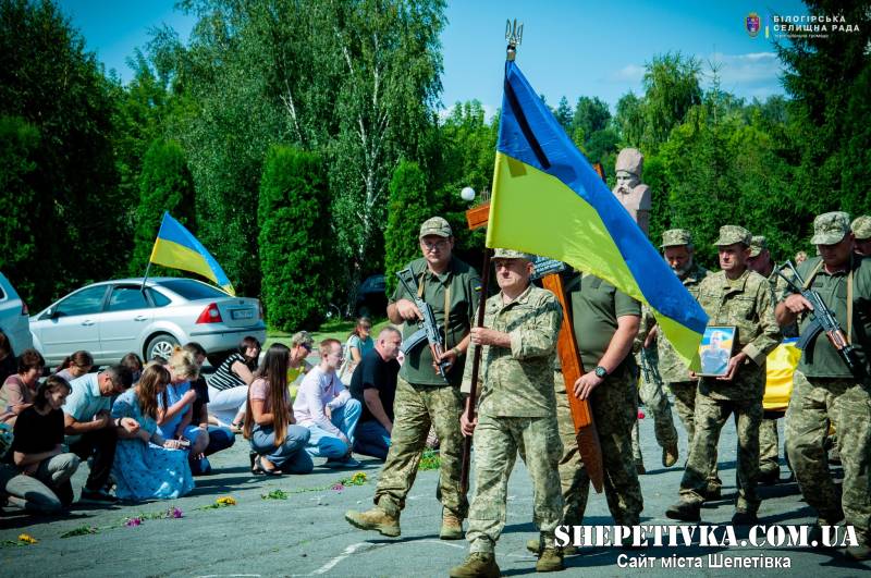Одразу дві громади проводжали у засвіти відзначеного «Золотим хрестом» Косюка Миколу
