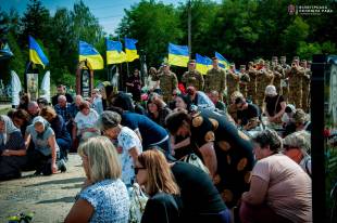 Життя раптово обірвалося перед самим весіллям: у Білогір'ї прощались із Владиславом Григоренком