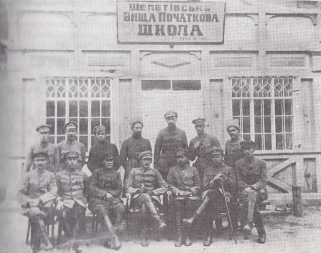 Євген Коновалець на одній з останніх нарад команди 11-ї дивізії січових стрільців  1919 року.
