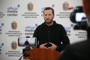 Заради випускних вечорів скасовувати комендантську годину не будуть