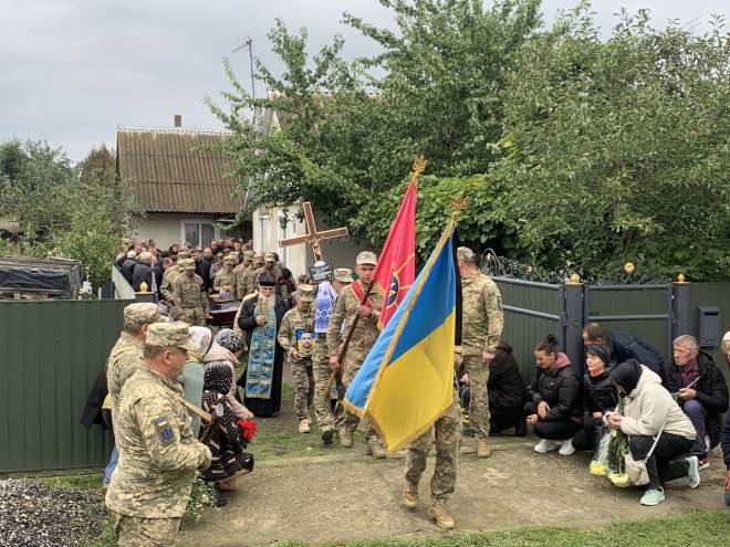 Воював на Покровському та Курському напрямках: у Славуті попрощалися з 27-річним розвідником Юрієм Рокищуком