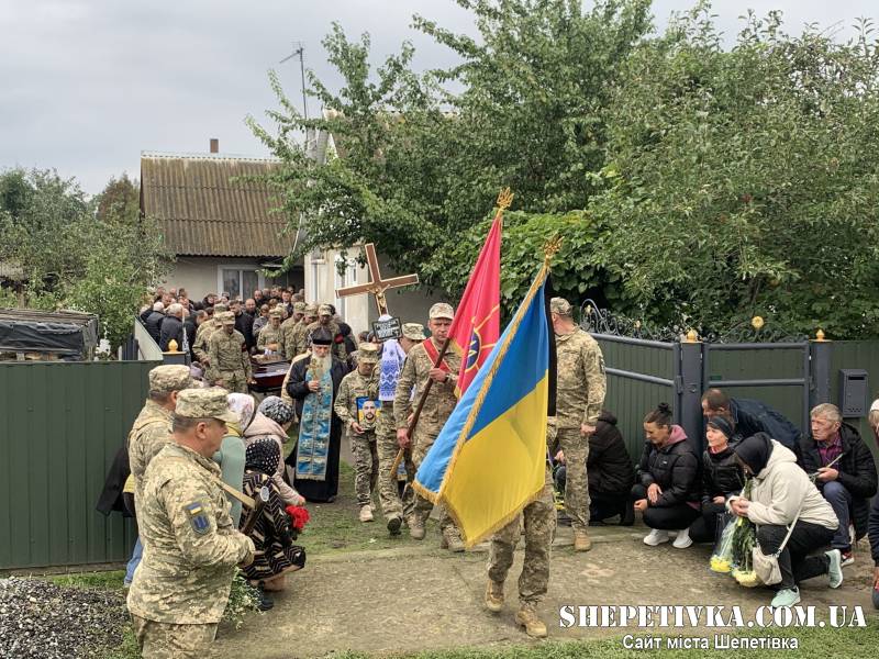 Воював на Покровському та Курському напрямках: у Славуті попрощалися з 27-річним розвідником Юрієм Рокищуком