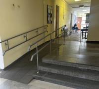 Контроль безбар’єрності: Офіс Омбудсмана перевірив будівлю Шепетівської міської ради та виявив низку порушень