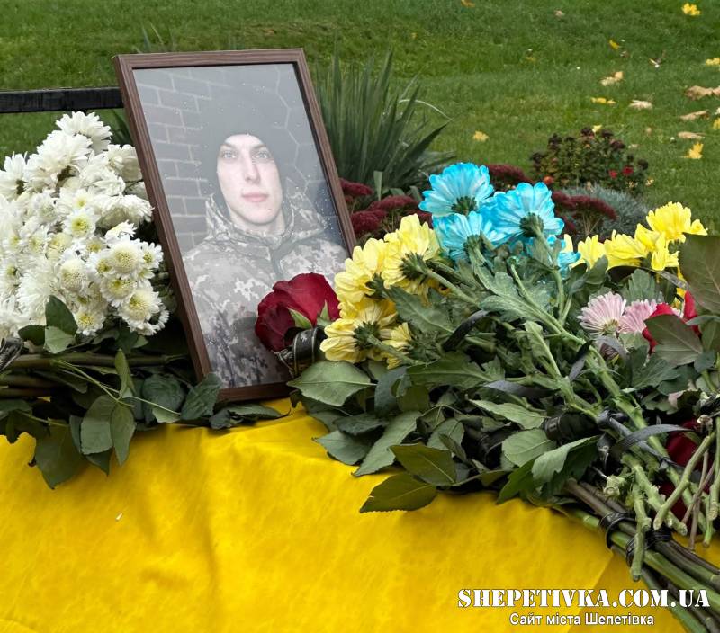 Загинув рятуючи життя побратимів: у Великій Березній попрощалися з Андрієм Семенюком