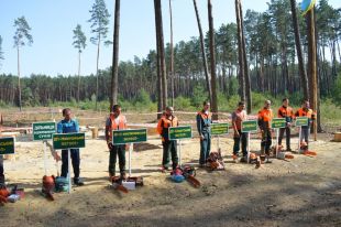 Шепетівські вальники лісу повернулись із обласних змагань без медалей