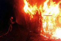 По вулиці Степана Бандери вночі горіла тимчасова господарча будівля