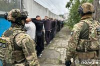 В`язні Шепетівської виправної колонії ошукували людей під приводом продажу неіснуючих товарів