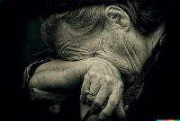 Зловмисники побили пенсіонерку і забрали в неї праску та 1400 гривень