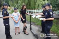 Безпека на самокатах та велосипедах: у Шепетівці дітей вчили безпечної їзди, але є нюанси