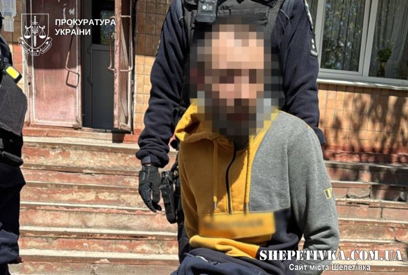 Стрілянина у Хмельницькому: чоловік випустив 5 куль у поліцейське авто (відео)