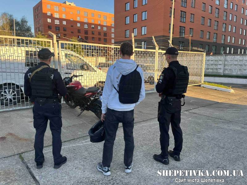 Боротьба з гучними мотоциклами у Нетішині: патрульні вилучили транспортний засіб у водія-порушника