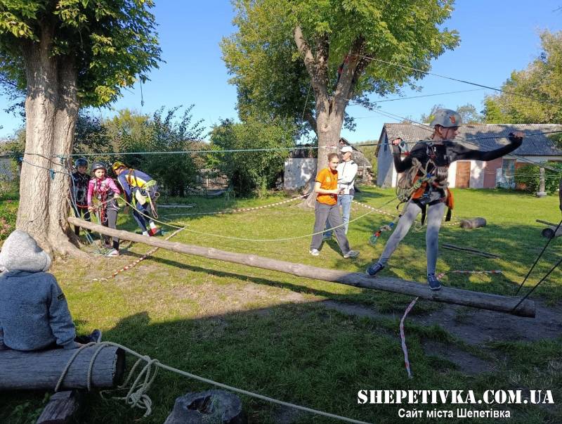 Юні спортивні туристи Шепетівщини змагались на товариських змаганнях