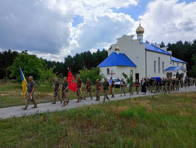 Славута попрощалася із полеглим старшим сержантом Іваном Галушкою