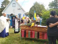 В останню земну дорогу провели воїна з села Топірчики Кирилюка Володимира
