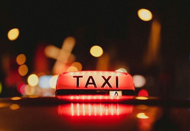 На Шепетівщині чоловік розтрощив таксі, тепер доведеться заплатити 26000 грн відшкодування