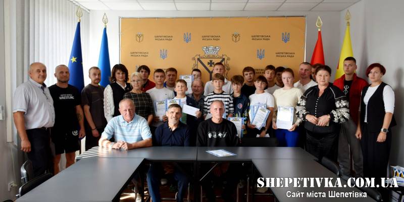 У Шепетівці з нагоди Дня фізкультури і спорту відзначили кращих юних атлетів та їхніх тренерів