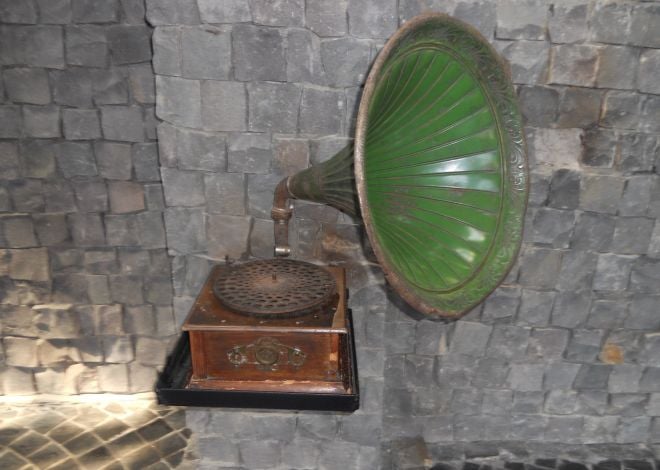 У колекції шепетівського музею зберігається старовинний грамофон