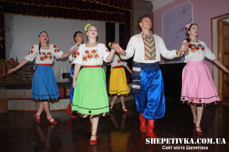 У Шепетівці відбувся благодійний концерт «Співоче дерево роду»