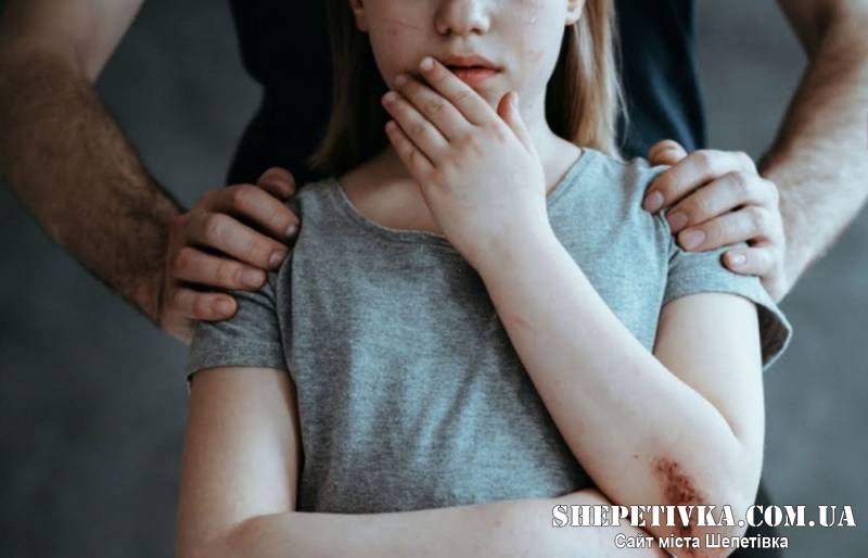 Шепетівчанин отримав вирок за зґвалтування неповнолітньої падчерки
