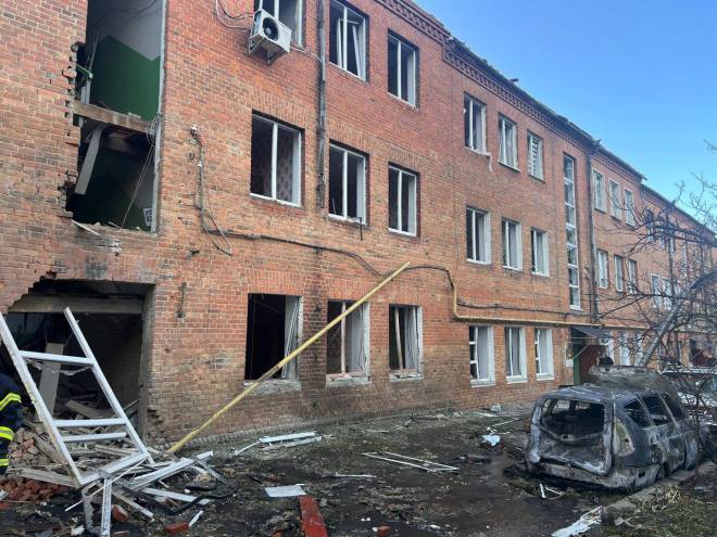 Ворожа дрон-атака на Хмельниччину: пошкоджено житловий будинок, підприємства, серед 7 поранених — дитина