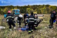 Трагедія на Хмельниччині: під час польових робіт чоловіка затягнуло на вал трактора