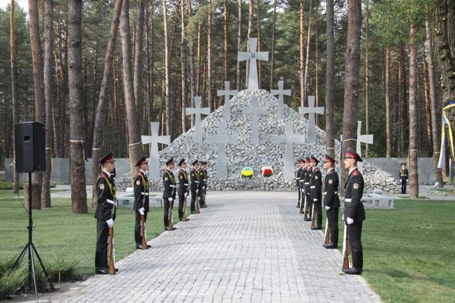 Братська могила в Національному історико-меморіальному заповіднику «Биківнянські могили»