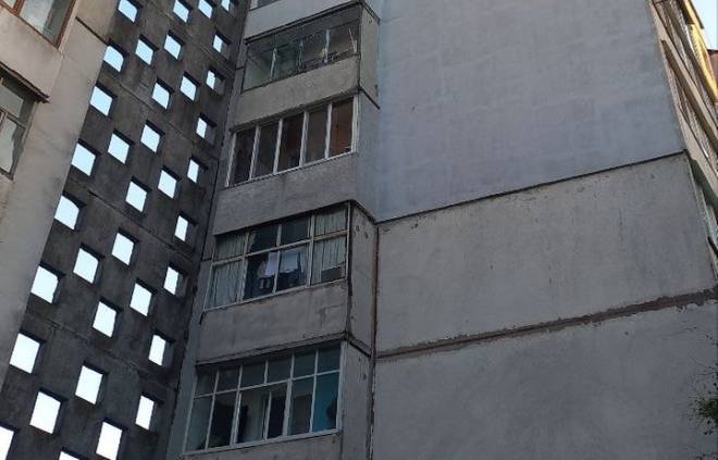 Вибиті вікна у багатоповерховому будинку у Хмельницькому