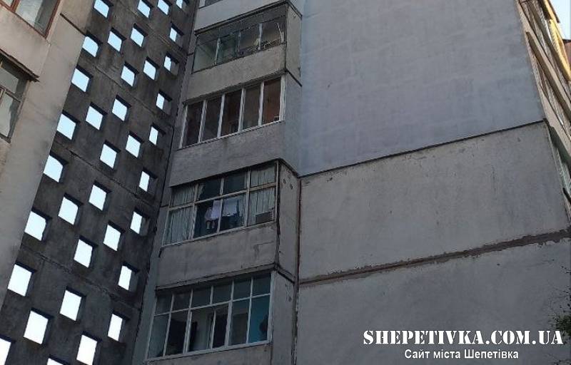 Вибиті вікна у багатоповерховому будинку у Хмельницькому
