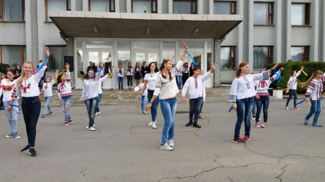 Шепетівські школярі відзначали Міжнародний День миру