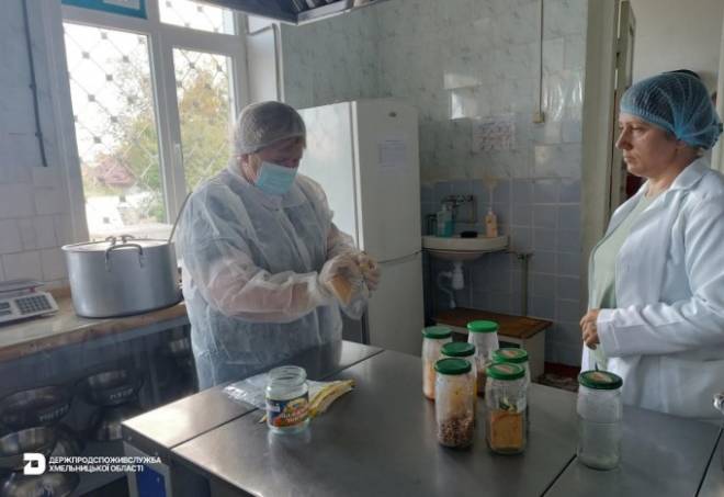 У Полонному та Судилківській громаді позапланово обстежили заклади освіти