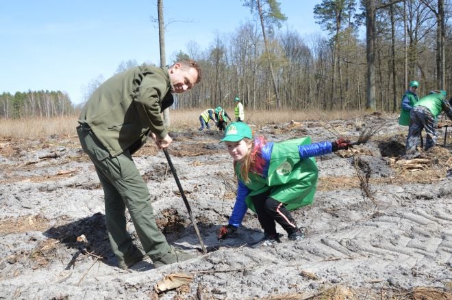 Діти та науковці долучилися до створення лісів на Шепетівщині