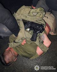 Стрілянина біля ТЦК у Летичеві: поліція затримала п'яного чоловіка з автоматом