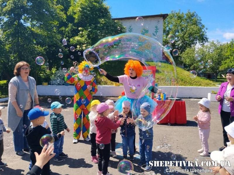 Яскраве літо для наймолодших: як відпочивають дошкільнята Шепетівської громади