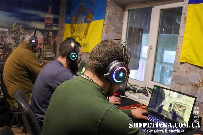 Комп'ютерні ігри серед війни: як на Покровському напрямку нетішинські нацгвардійці відновлюють психологічну рівновагу