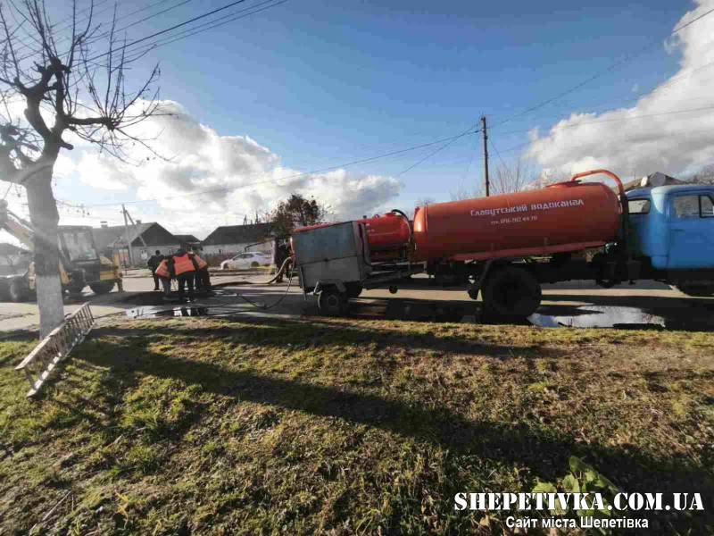 Колапс каналізації у Славуті: 45 тонн сміття за тиждень та збитки у сотні тисяч гривень