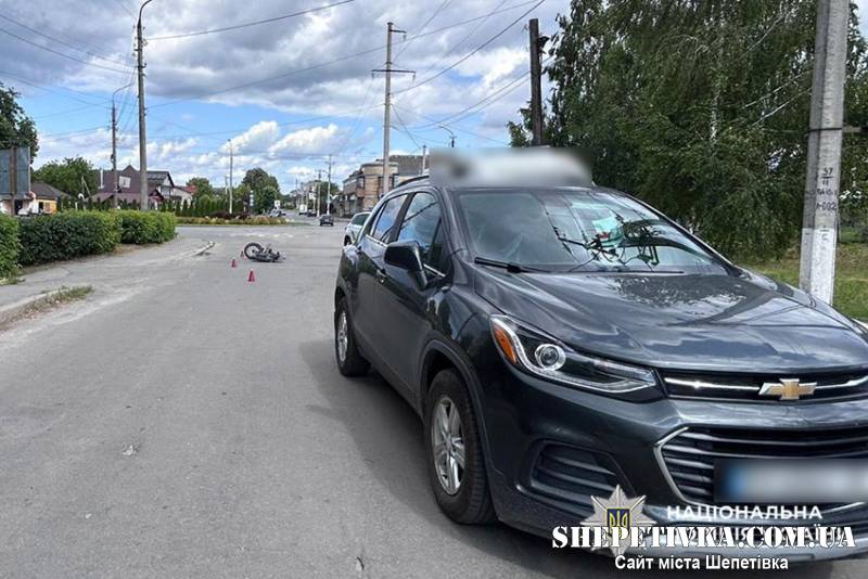 Шепетівчанка автомобілем збила жінку на електровелосипеді