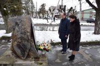 Посадовці поклали квіти з нагоди Дня соборності України