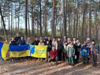 У Шепетівці продовжують висаджувати Дубовий гай пам’яті Захисників та Захисниць України