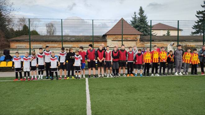 Школярі шепетівської громади взяли участь у змаганнях з масового футболу