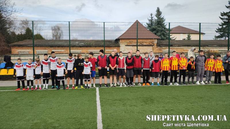 Школярі шепетівської громади взяли участь у змаганнях з масового футболу