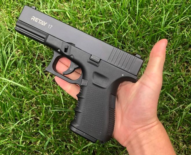 На Шепетівщині підліток знайшов пістолет та спробував його продати