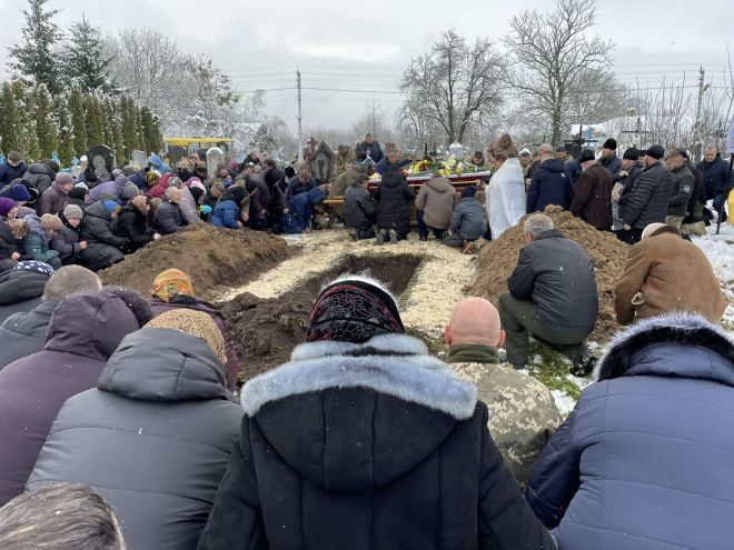 У Шепетівському районі провели в останню дорогу Коляду Дмитра