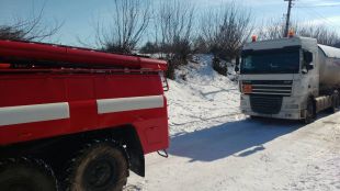 У Мокіївцях виймали газовоз із снігового замету