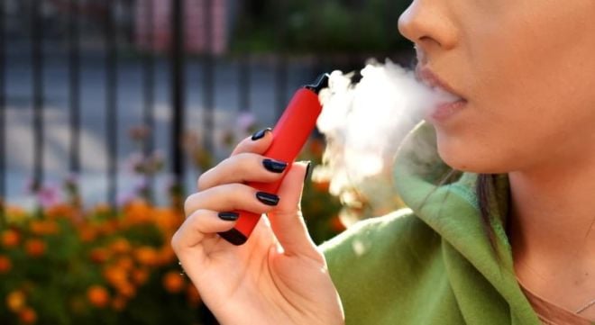 Відучора в Україні заборонений продаж ароматизованих цигарок і електронних сигарет